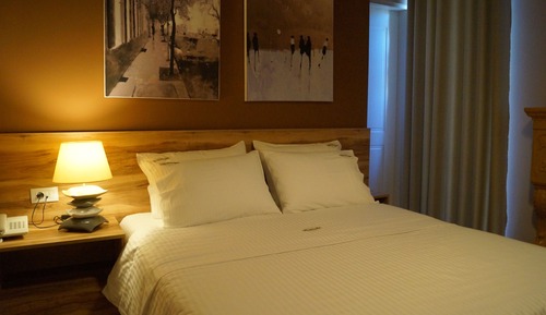 Habitación Confort con 1 cama doble o 2 individuales, balcón