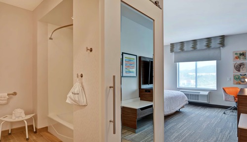 Habitación, 1 cama de matrimonio grande, accesible para personas con discapacidad, bañera