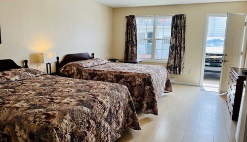 Habitación Deluxe doble, 2 camas de matrimonio, baño privado, vistas al jardín