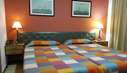 Habitación con 2 camas individuales