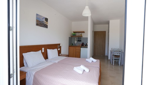 Habitación básica con 1 cama doble o 2 individuales