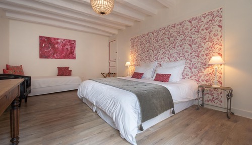 Habitación triple, baño privado (Chambre De Diane)