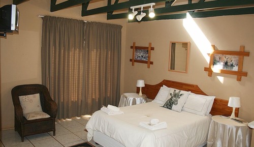 Habitación estándar con 1 cama doble o 2 individuales (5)