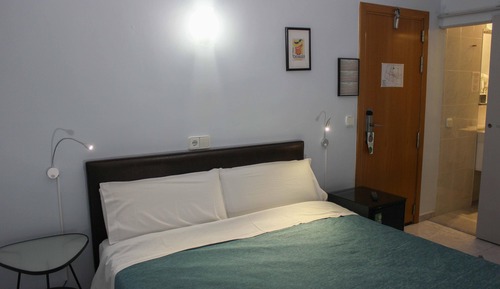 Habitación económica con 1 cama doble o 2 individuales, en la zona del patio