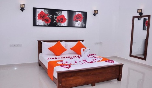 Habitación estándar con 1 cama doble o 2 individuales, 1 cama individual, no fumadores