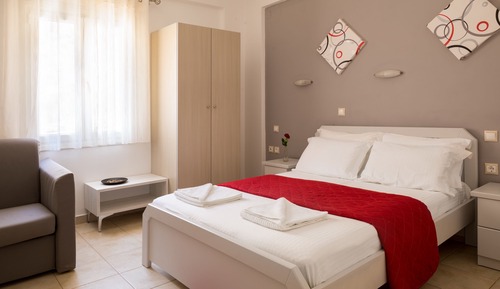 Habitación estándar con 1 cama doble o 2 individuales, vistas a la montaña