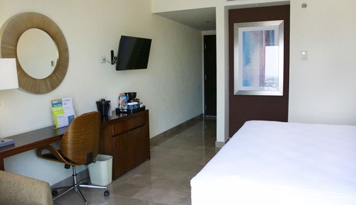 Habitación, 1 cama de matrimonio grande, balcón, vistas a la ciudad