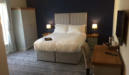 Habitación Deluxe con 1 cama doble o 2 individuales, 1 cama de matrimonio grande con sofá cama