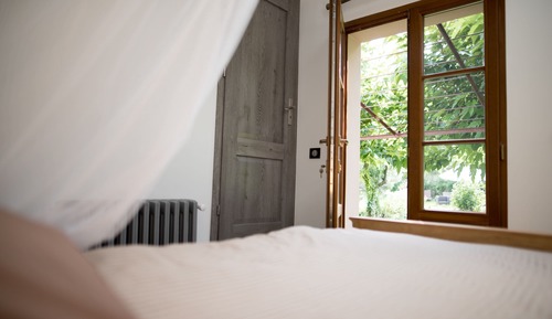 Habitación Deluxe, 1 cama de matrimonio grande, baño privado, vistas a la piscina