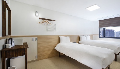 Habitación familiar con 2 camas individuales