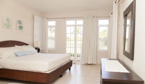 Apartamento familiar, 3 habitaciones, vistas a la piscina