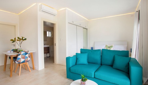 Apartamento Premium, 1 cama de matrimonio grande, vistas parciales al mar, junto a la piscina