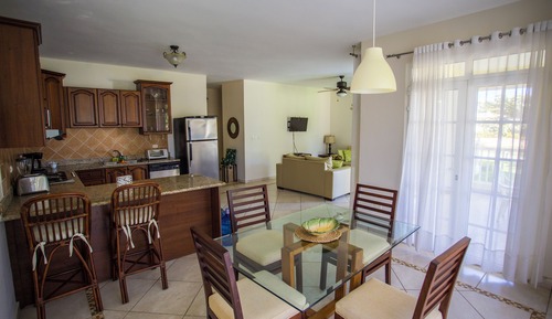 Apartamento familiar, 2 habitaciones, vistas a la piscina, en la zona del jardín
