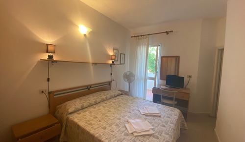 Habitación económica con 1 cama doble o 2 individuales, balcón