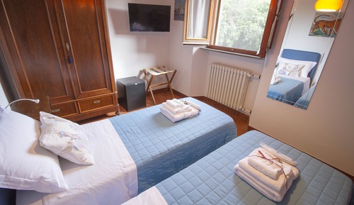 Habitación Confort, baño privado, vistas al patio (Corsini)
