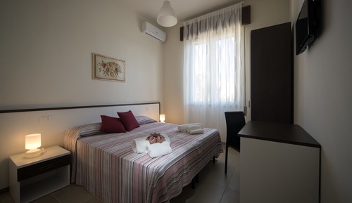Habitación estándar con 1 cama doble o 2 individuales, vistas al jardín