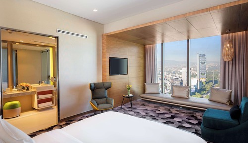 Suite junior, Acceso al salón del club, planta ejecutiva (Reforma View)