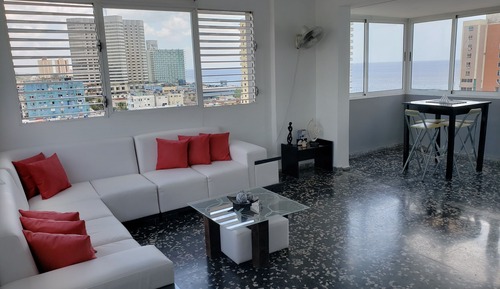 Apartamento de lujo, 1 habitación, vistas al mar, en una planta alta