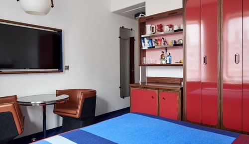 Habitación (Queen of Queens)