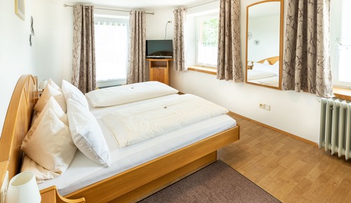 Habitación doble, 1 cama de matrimonio grande con sofá cama, balcón