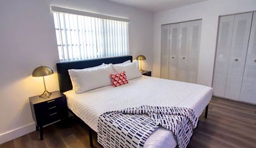 Apartamento de diseño, 1 cama de matrimonio grande con sofá cama, no fumadores, vistas a la ciudad