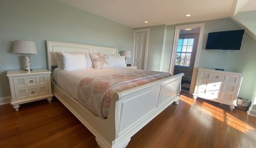 King Jr. Suite