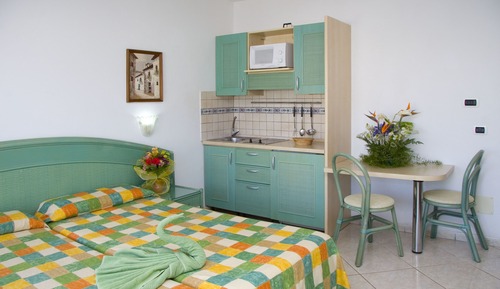 Estudio, 2 camas individuales, balcón