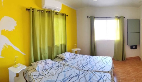 Habitación triple clásica, accesible para personas con discapacidad, no fumadores