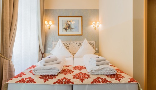 Habitación Confort con 1 cama doble o 2 individuales, baño privado