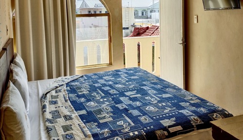 Habitación estándar, 1 cama de matrimonio grande, no fumadores, vistas a la piscina