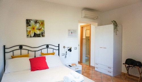 Habitación clásica doble, 1 cama de matrimonio, baño privado, vistas al jardín