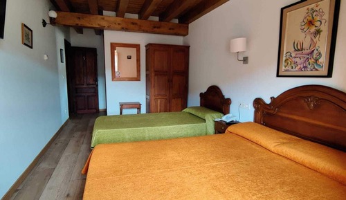 Habitación doble (with Rollaway)