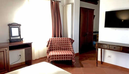 Habitación triple clásica, acceso a la piscina, vistas al parque (006)