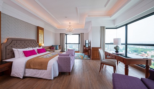 Royal Premier Suite