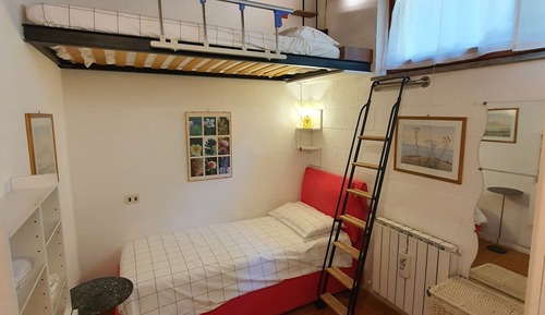Habitación básica con 2 camas individuales, baño privado, vistas al jardín (External)