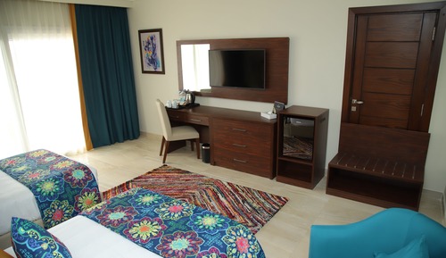 Deluxe Room Sea & Pool View