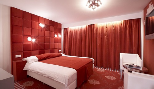 Habitación de diseño con 2 camas individuales
