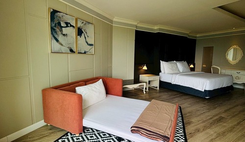 Deluxe Family Seaview