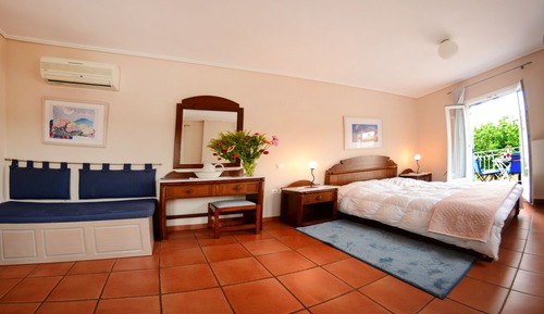 Habitación doble, vistas parciales al mar