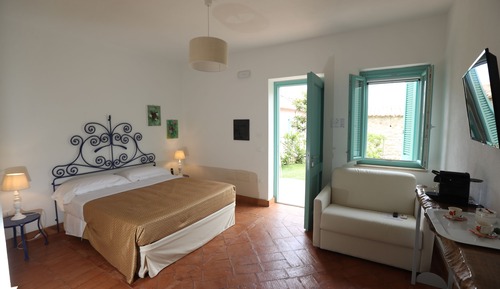 Habitación triple Deluxe, vistas al jardín