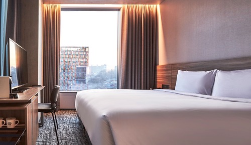 Deluxe Corner Hollywood Double Room