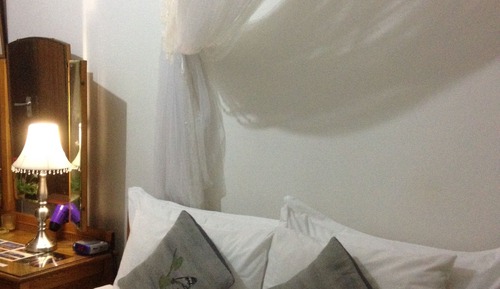 Habitación clásica doble, 1 cama de matrimonio, frigorífico y microondas, vistas al jardín
