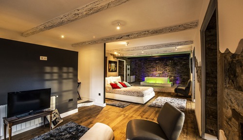 Suite, Jetted Tub (Living room - O Cuarto dos Trasnos)