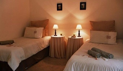 Habitación con 2 camas individuales