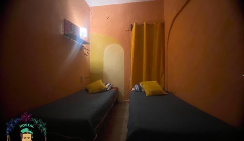 Habitación básica con 2 camas individuales