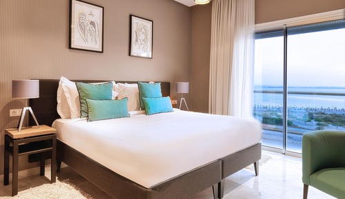 ADAM One Bedroom Suite Lake View