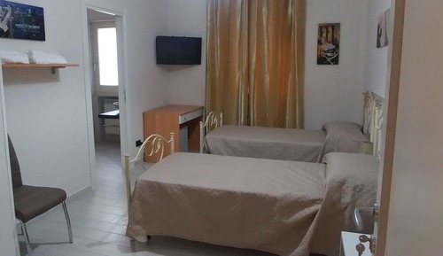 Habitación triple, baño privado