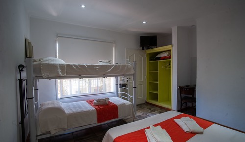 Habitación triple clásica, no fumadores, vistas al jardín