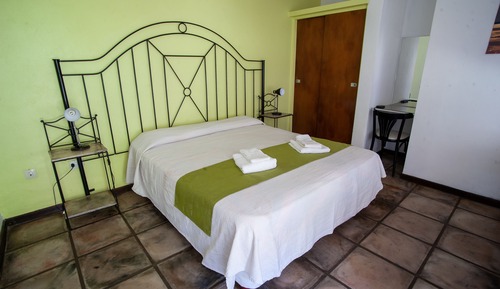 Habitación clásica con 1 cama doble o 2 individuales, no fumadores, vistas al jardín