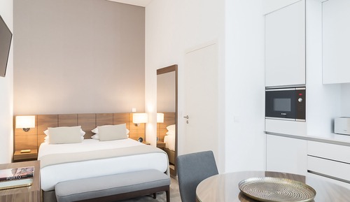 Suite estudio económica, 1 cama de matrimonio, planta baja